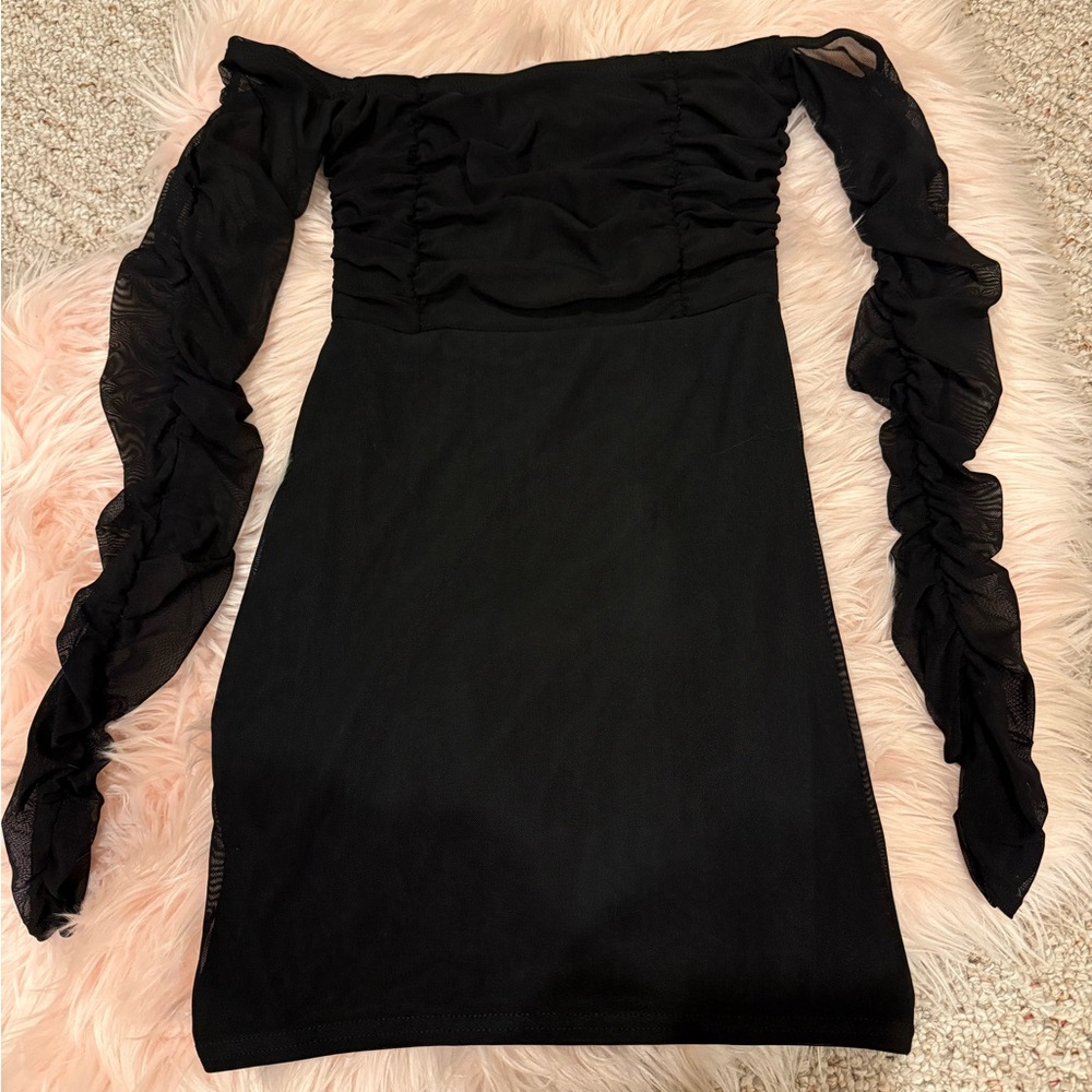 PrettyLittleThing Black Ruched Off-Shoulder Bodycon Dress